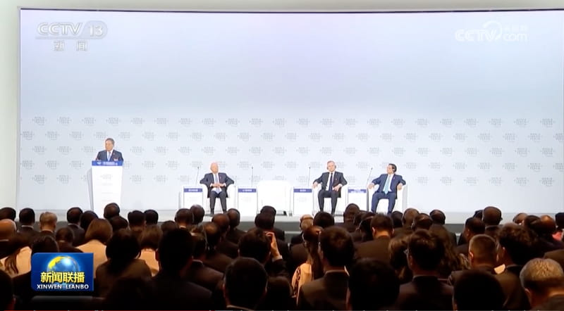 黑湖小工单-创始人周宇翔受邀出席夏季达沃斯开幕式与总理座谈会